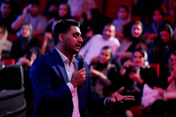 مجید یدالهی در میان مخاطبان