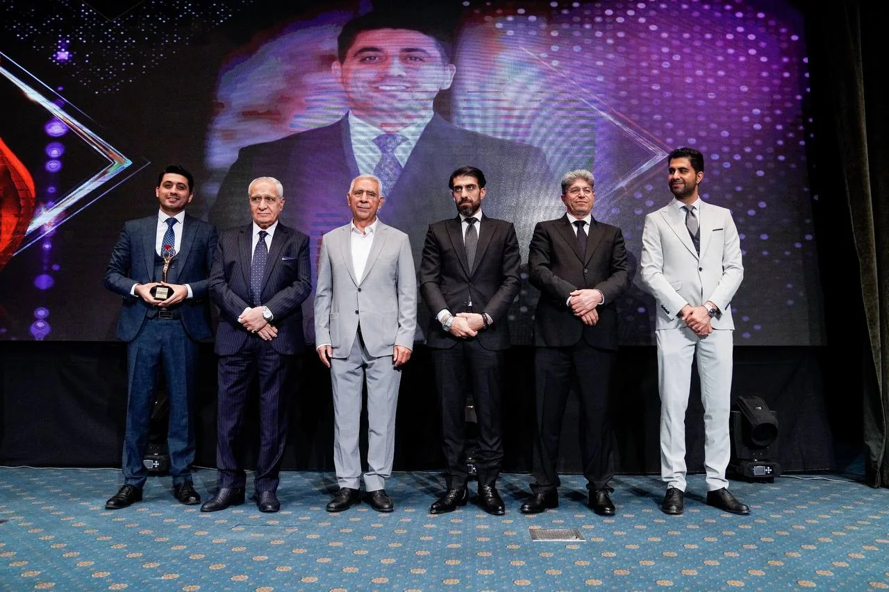 در جمع برگزیدگان